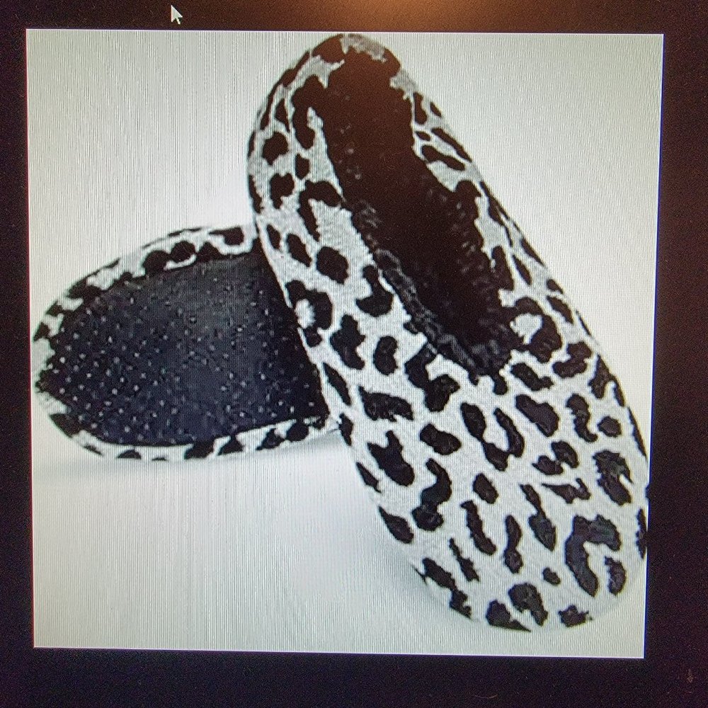 NWT Isaac Mizrahi New York Leopard Print Sherpa Lined Fuzzy Gray Slipper Soft